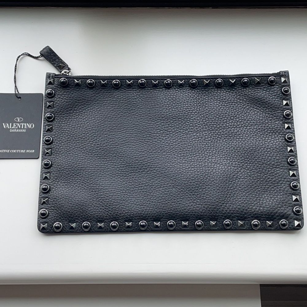 Valentino Rockstud NEW Leather Pouch Clutch black authentic